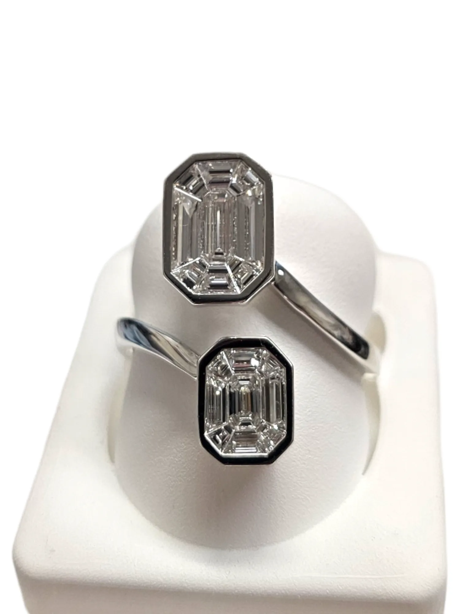 18Kt White Gold Baguette Diamond Ring