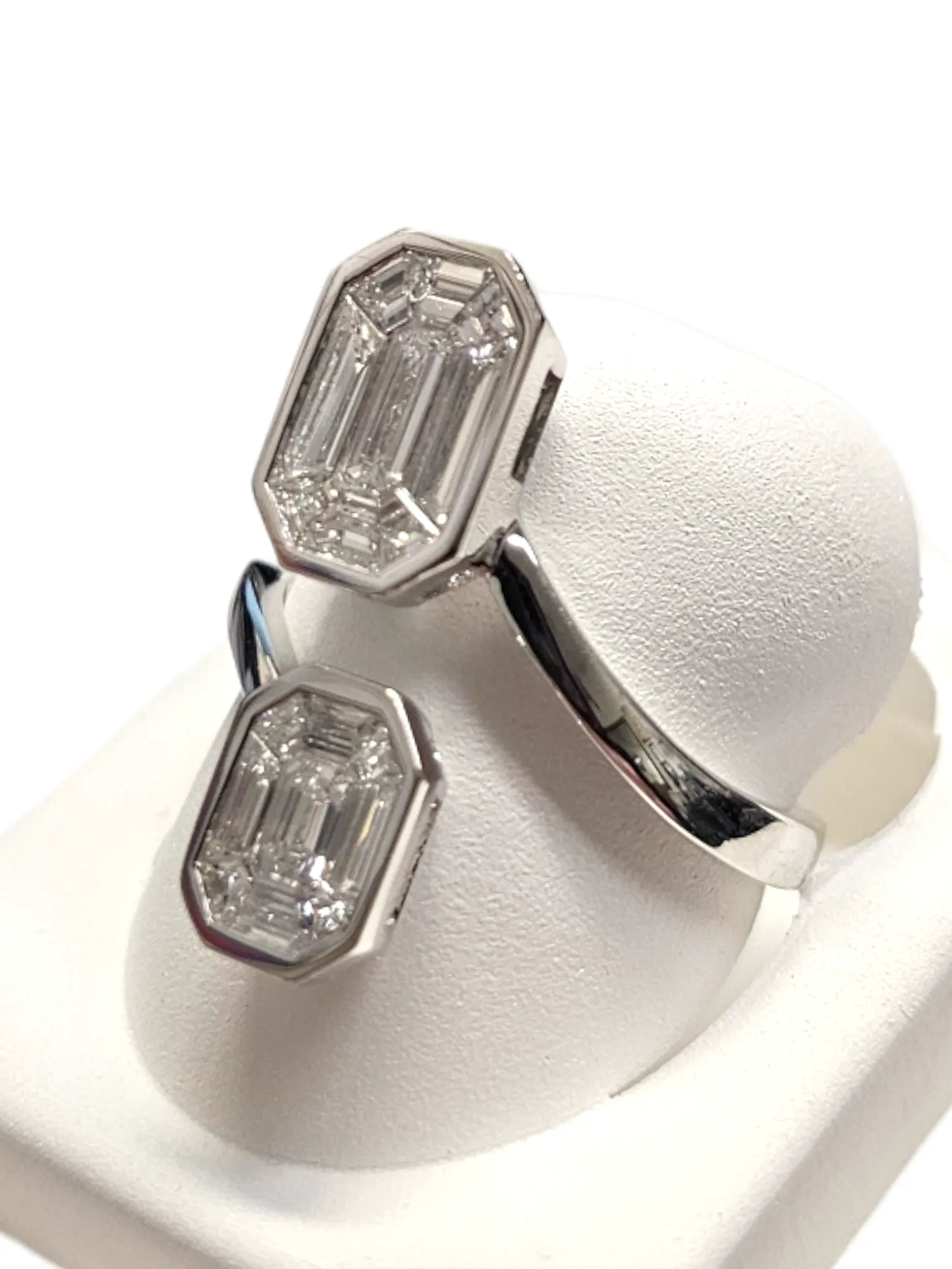 18Kt White Gold Baguette Diamond Ring