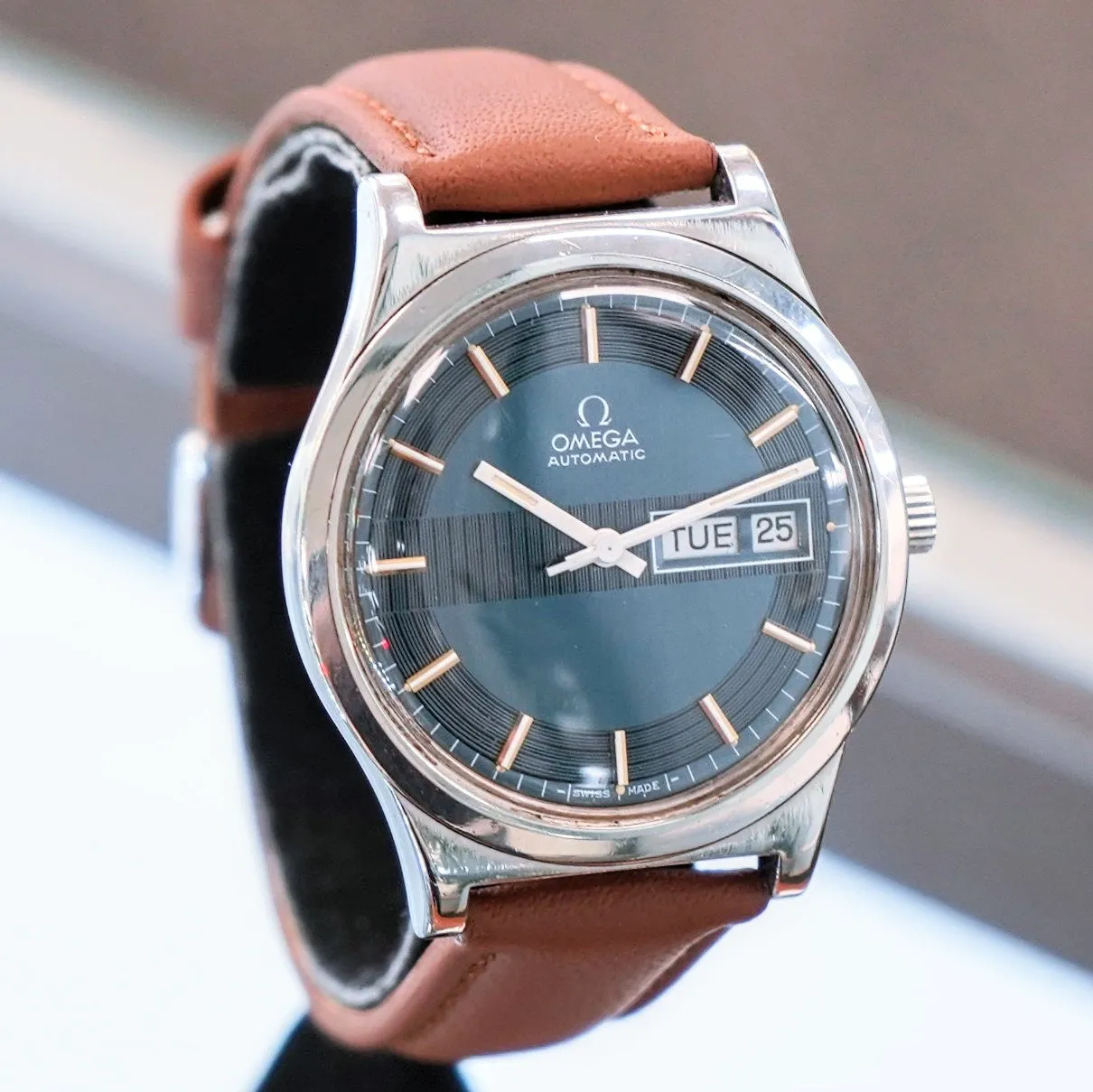 1972 OMEGA Automatic Watch Day/Date Blue Textured Dial Wristwatch Ref. 1660120 ALL S.S. Original Bracelet