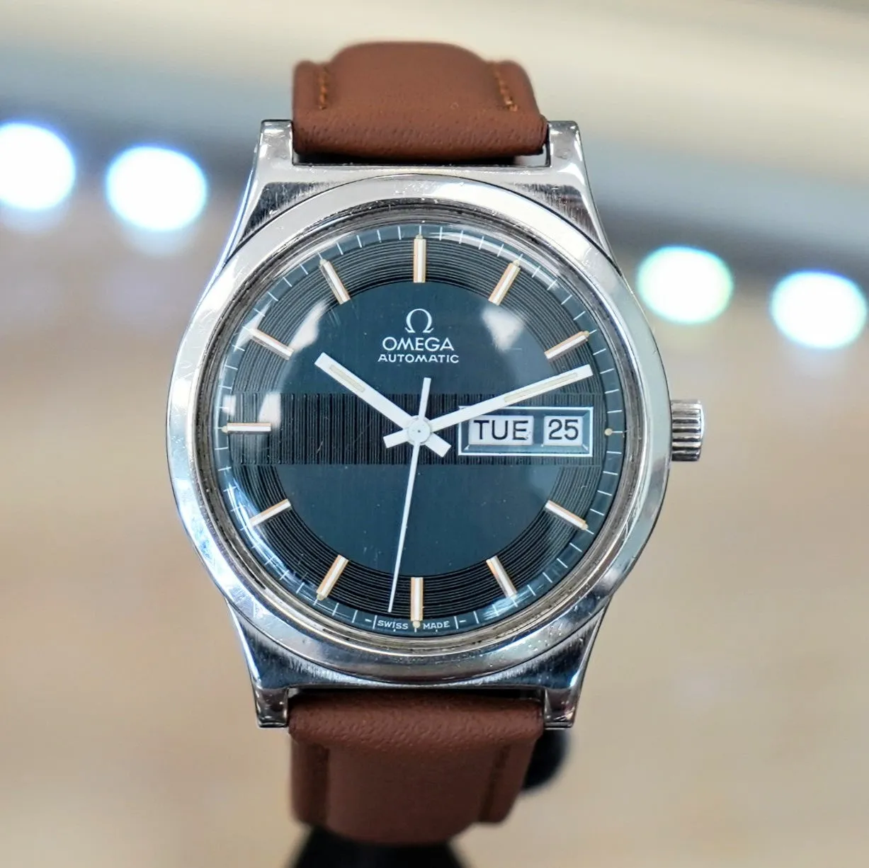 1972 OMEGA Automatic Watch Day/Date Blue Textured Dial Wristwatch Ref. 1660120 ALL S.S. Original Bracelet