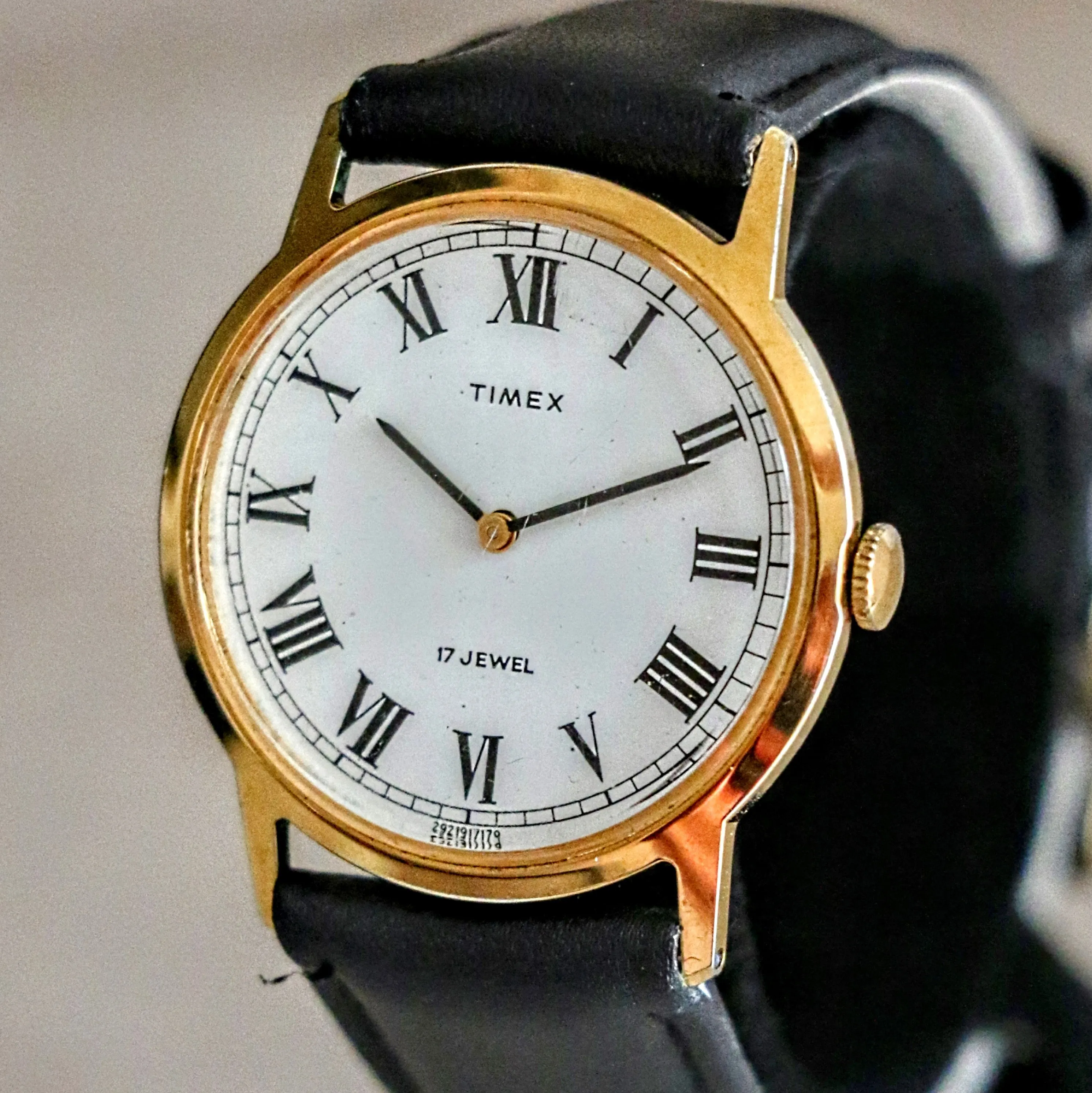 1979 TIMEX Watch Roman Numerals 17 Jewels Manual Wind 33mm Wristwatch