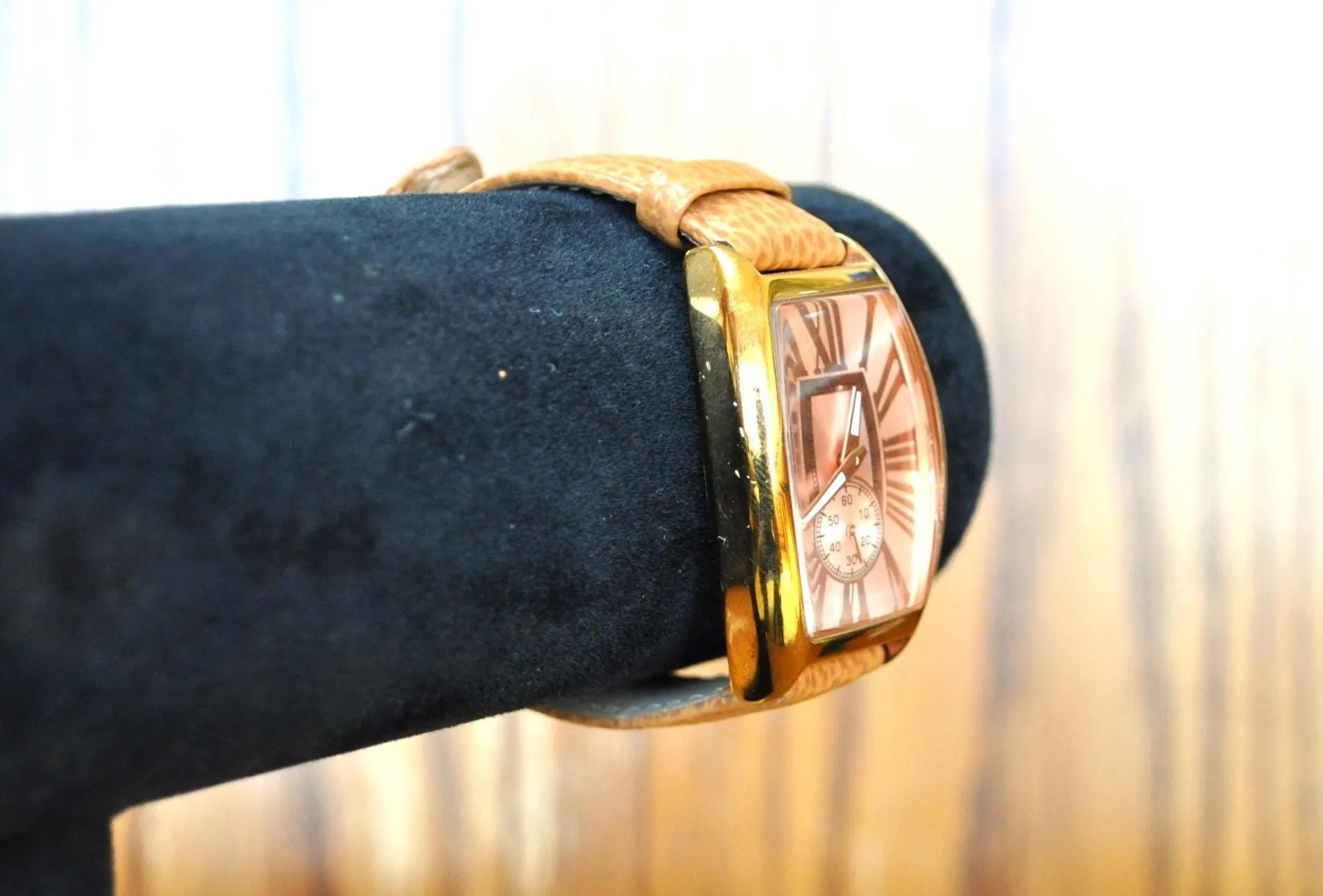 Amazing Ladies Bronzo Italia Roman Numeral Rose Gold Tone Women's Watch - Ladies Italia Bronzo Watch - Does Not Work!