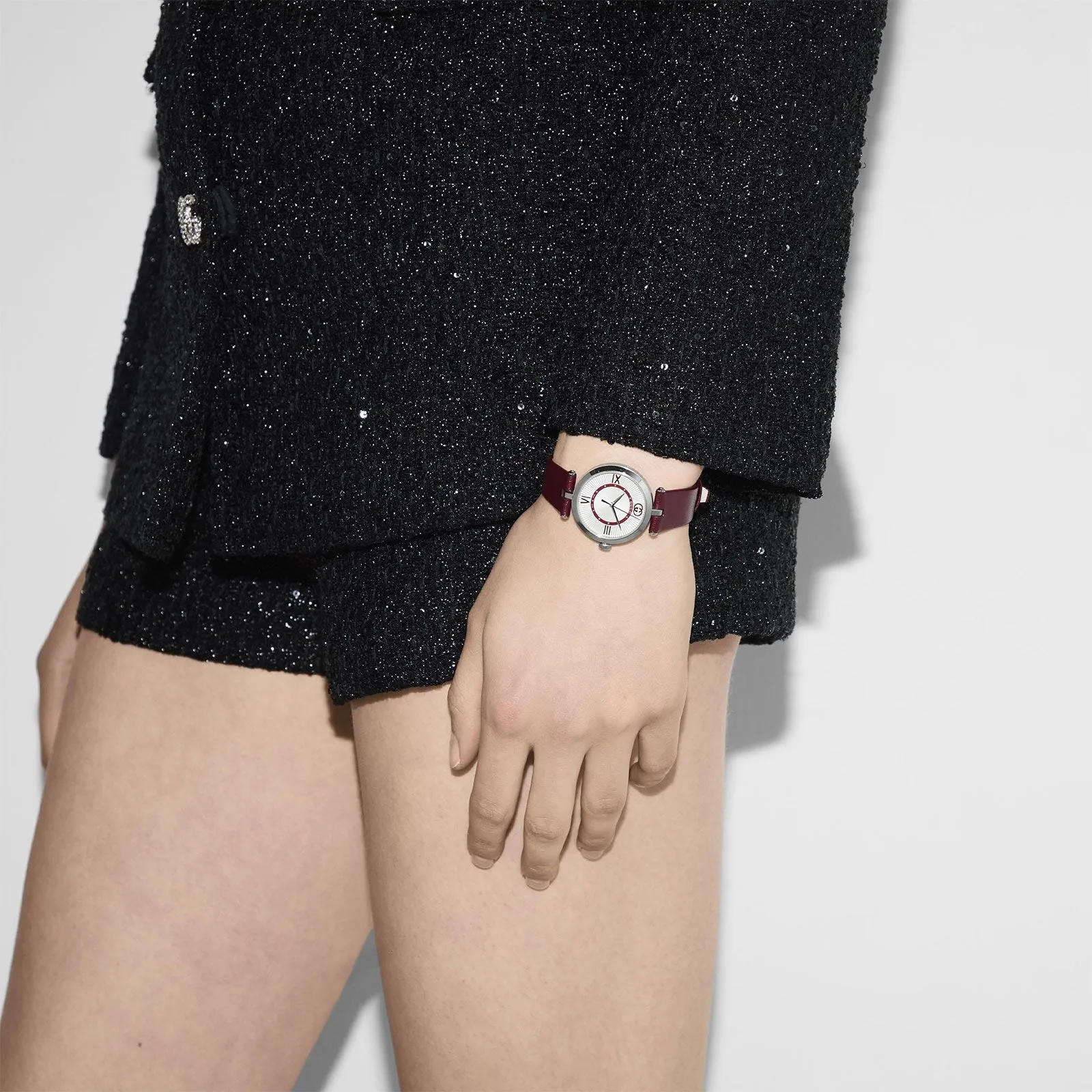 Gucci Model 2000 Watch, 30mm Quartz YA167508