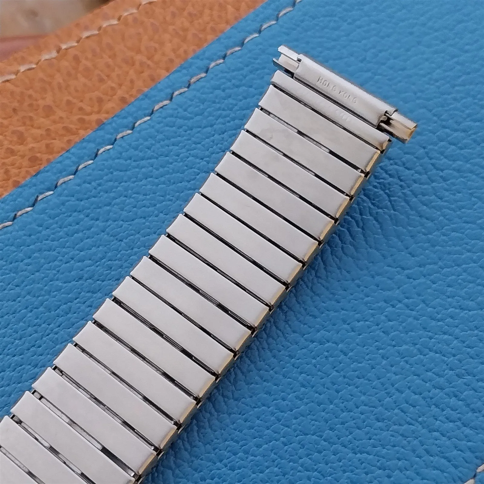 Kestenmade Yellow Gold-Tone Expansion 18mm-22mm Unused nos Vintage Watch Band