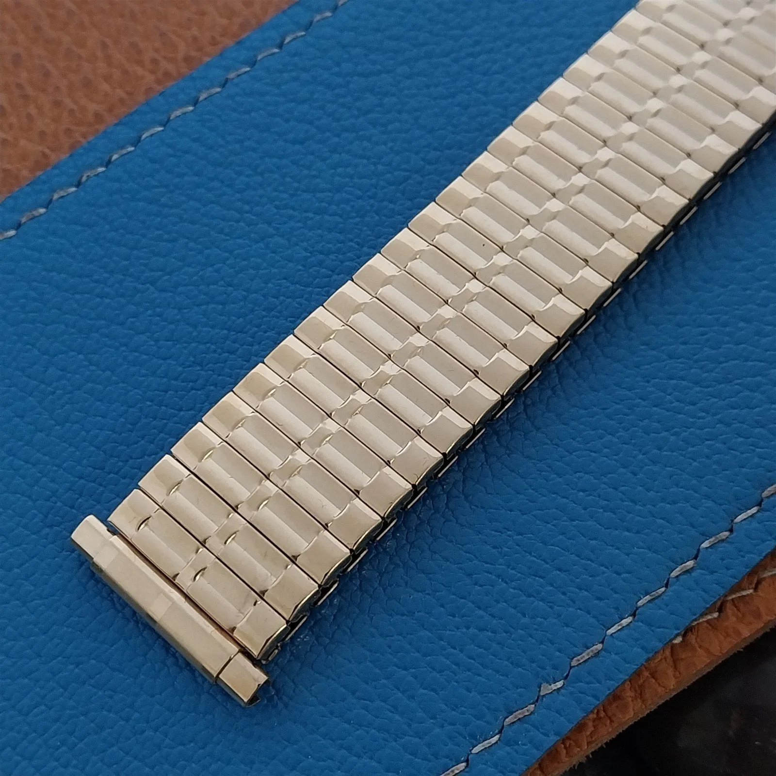 Kestenmade Yellow Gold-Tone Expansion 18mm-22mm Unused nos Vintage Watch Band