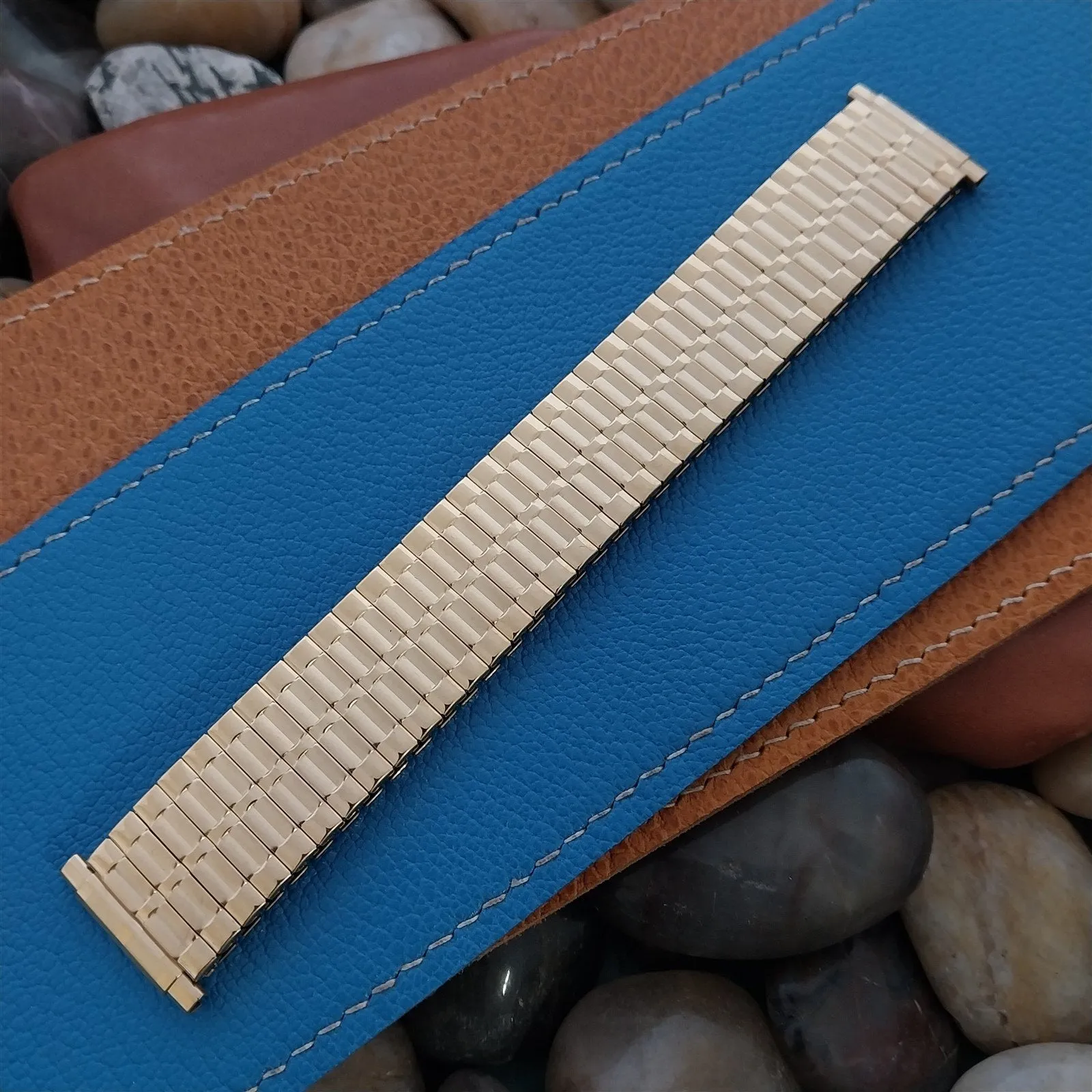 Kestenmade Yellow Gold-Tone Expansion 18mm-22mm Unused nos Vintage Watch Band