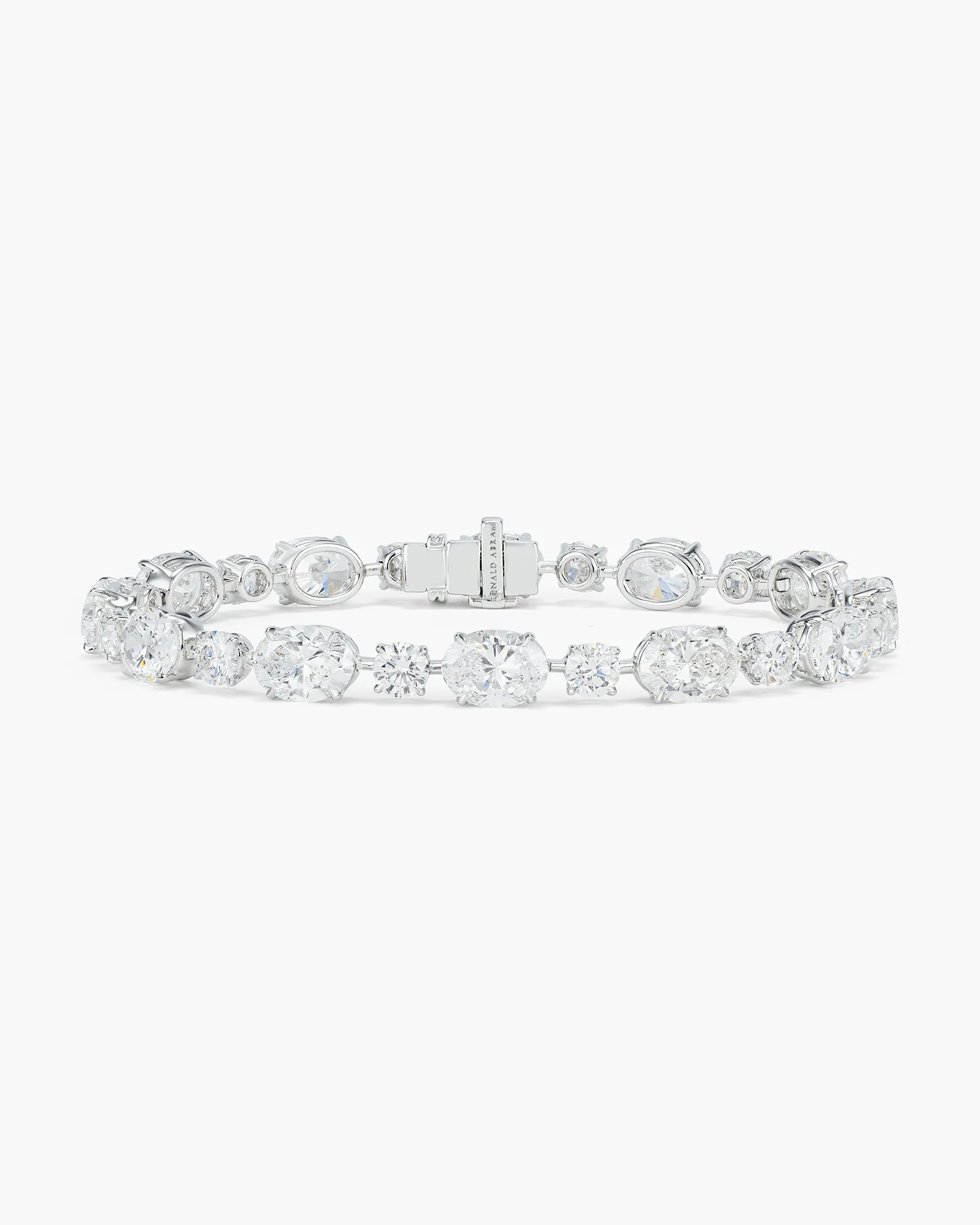 Oval Shape and Round Brilliant Cut Diamond Bracelet (1.00 carat)