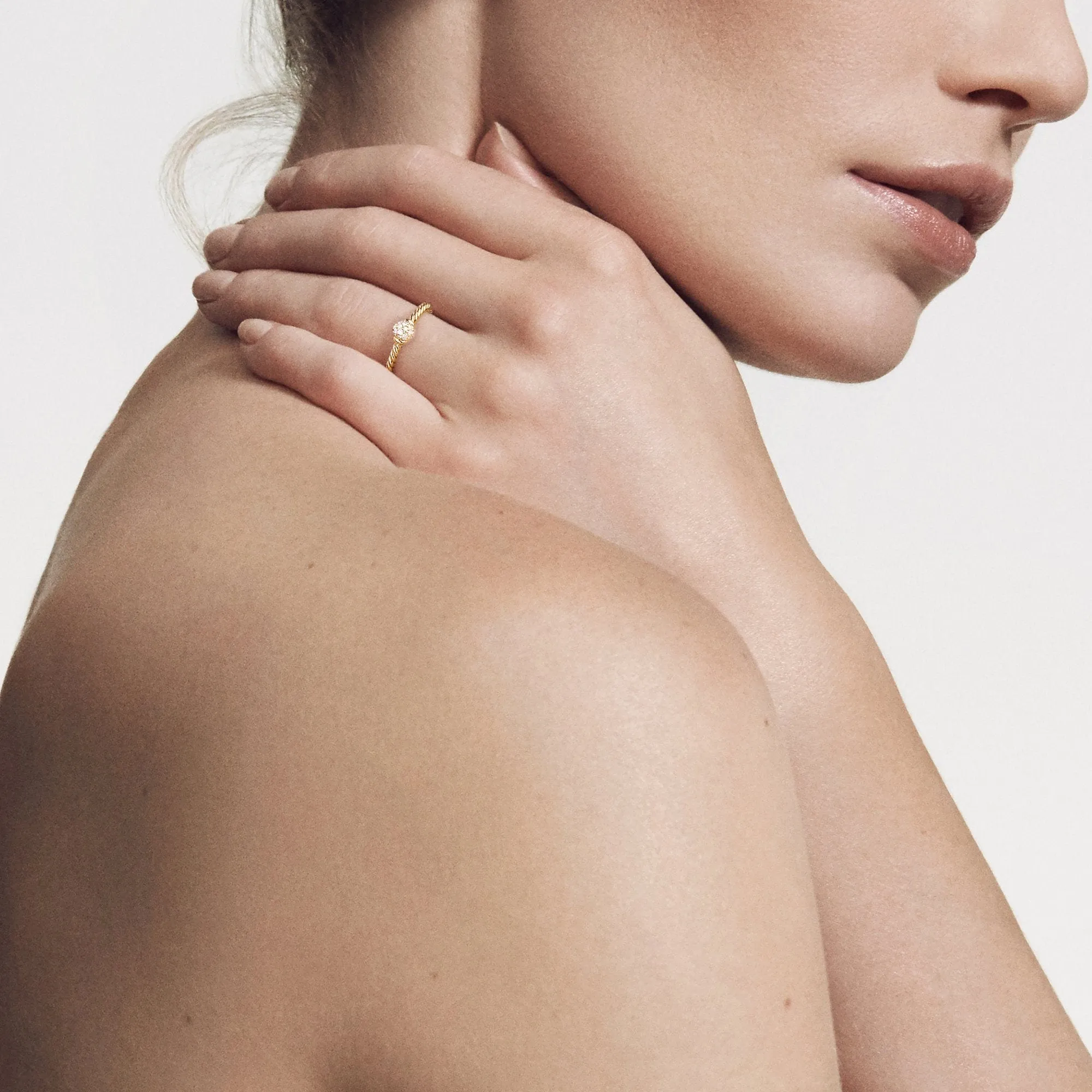 Petite Solari Station Ring with Diamonds in 18K Gold