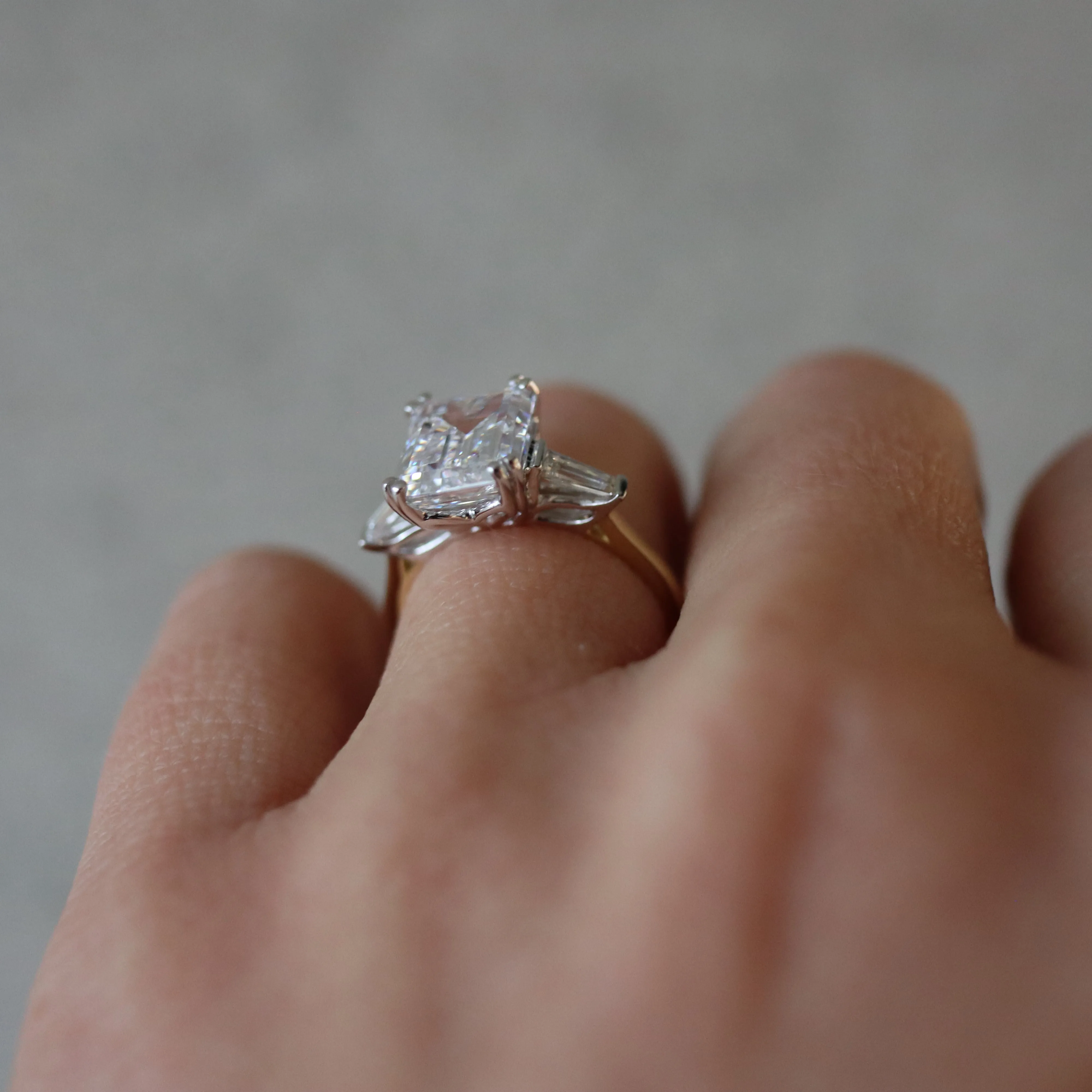 Simon G Yellow Gold Baguette Side Stone Engagement Ring Mounting