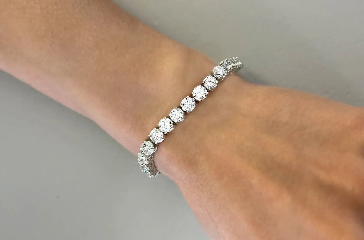Tennis Bracelet 18kt Gold with GIA Diamonds 15.76cts