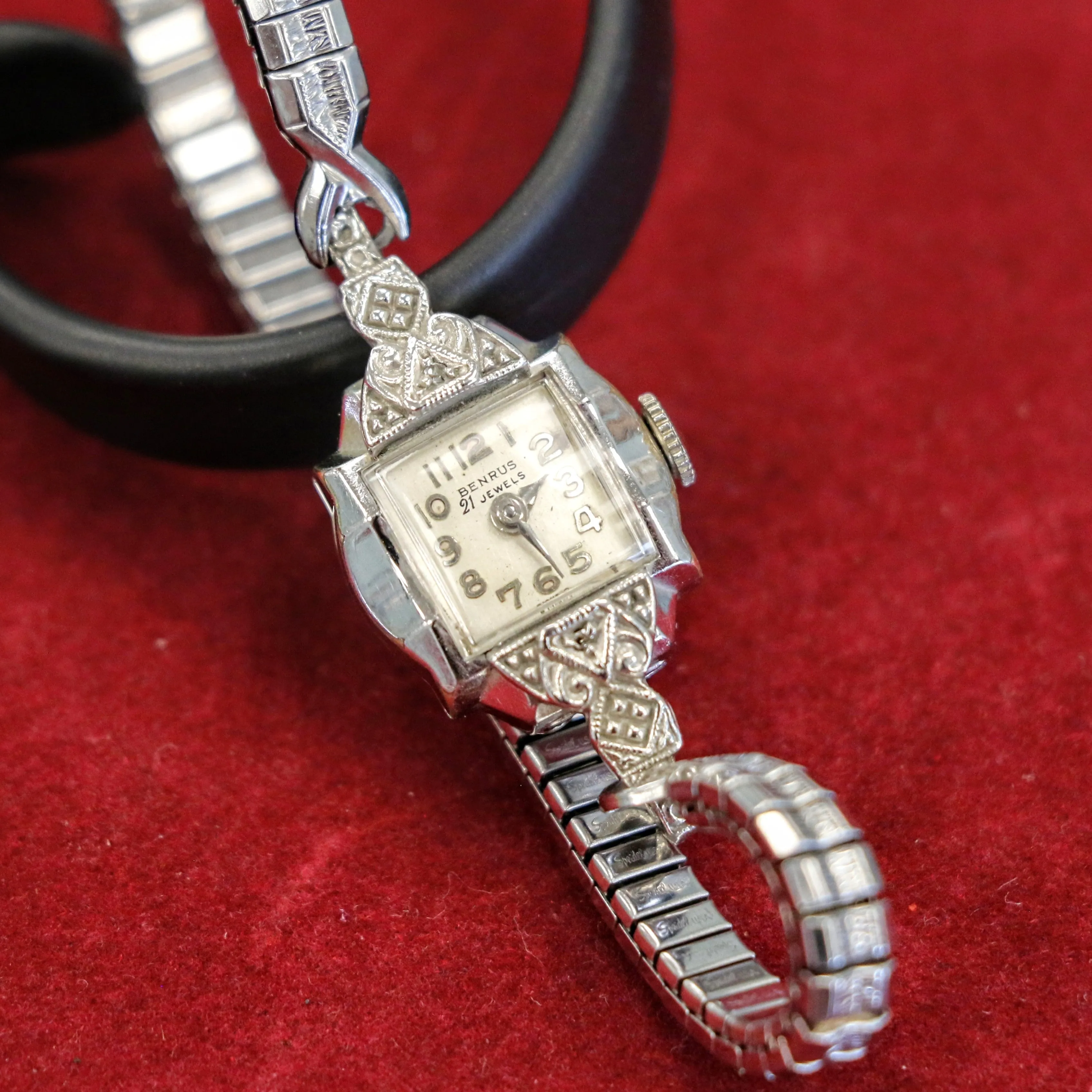 Vintage BENRUS Ladies Watch 21 Jewels Modele BMA40 Swiss Made Wristwatch Fancy Case