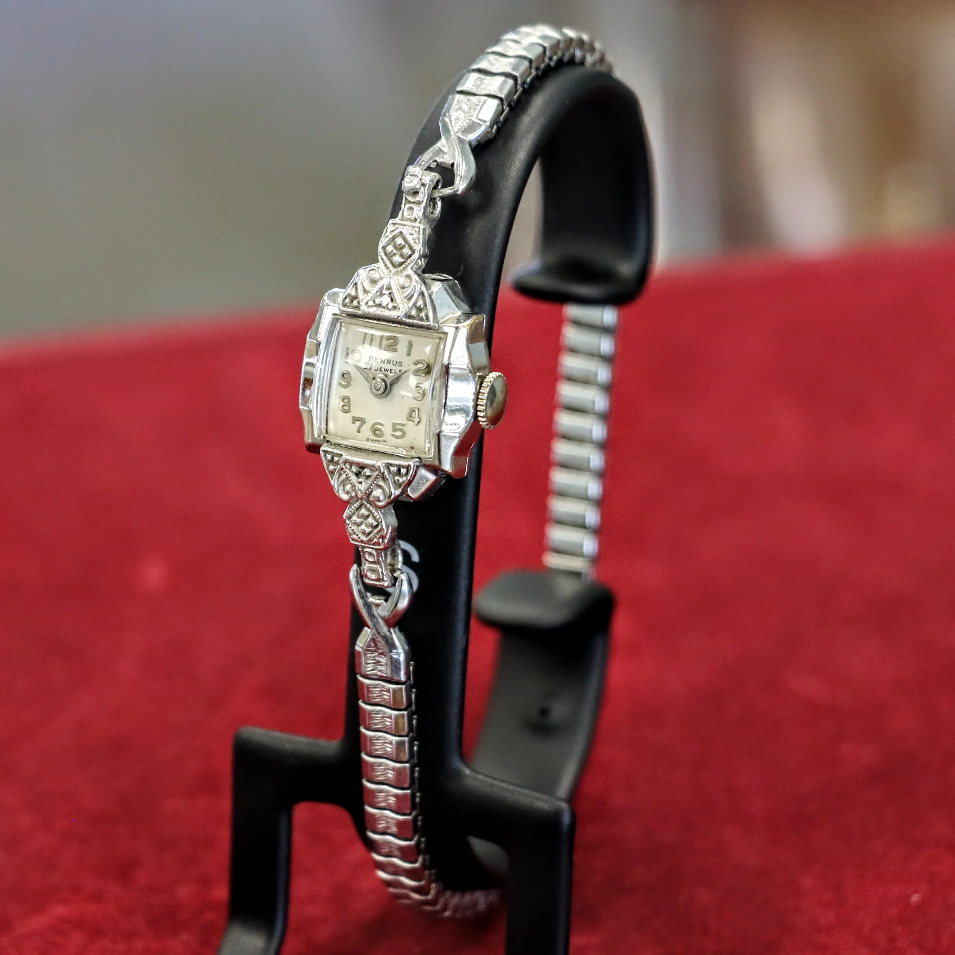 Vintage BENRUS Ladies Watch 21 Jewels Modele BMA40 Swiss Made Wristwatch Fancy Case
