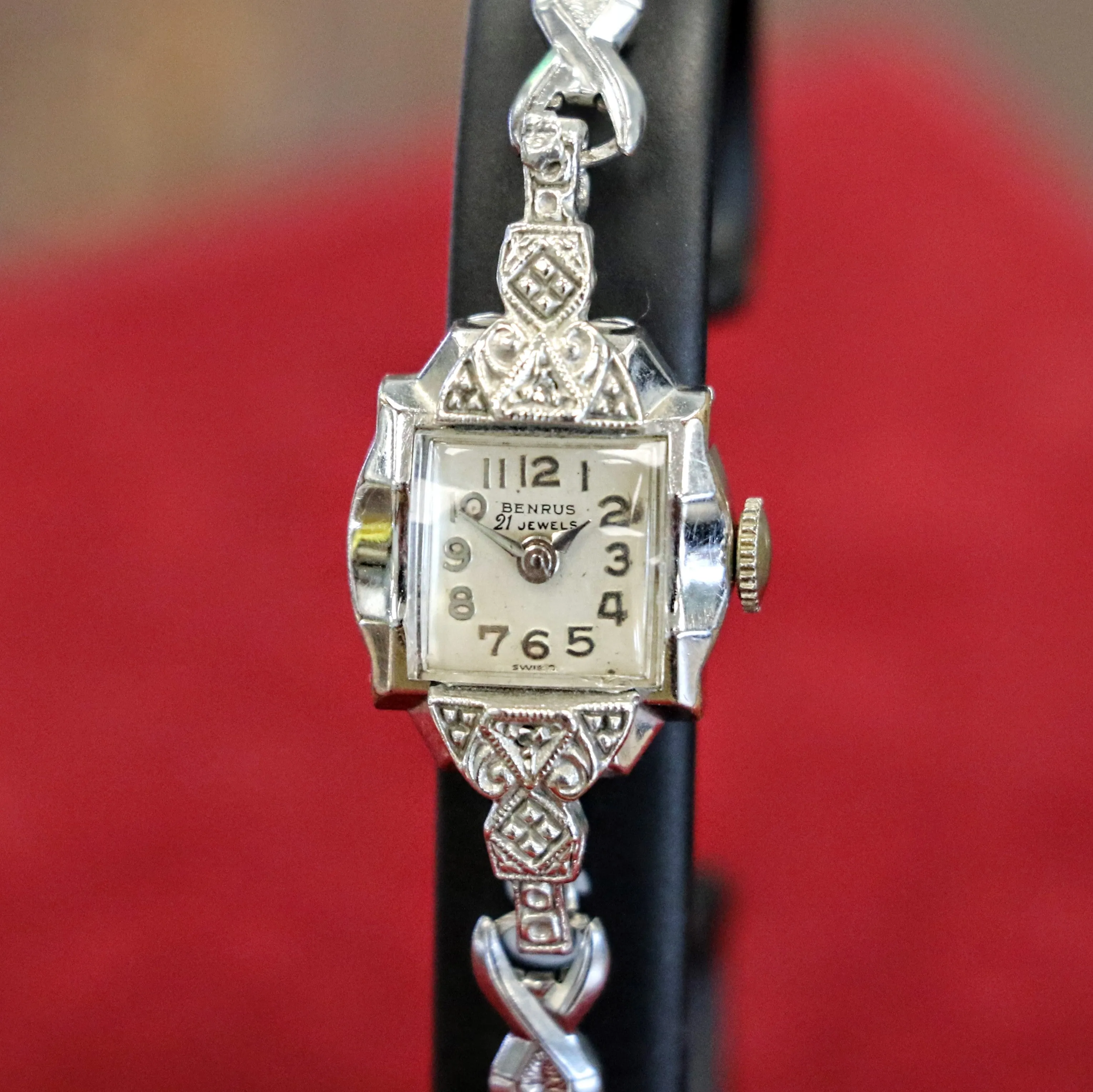 Vintage BENRUS Ladies Watch 21 Jewels Modele BMA40 Swiss Made Wristwatch Fancy Case