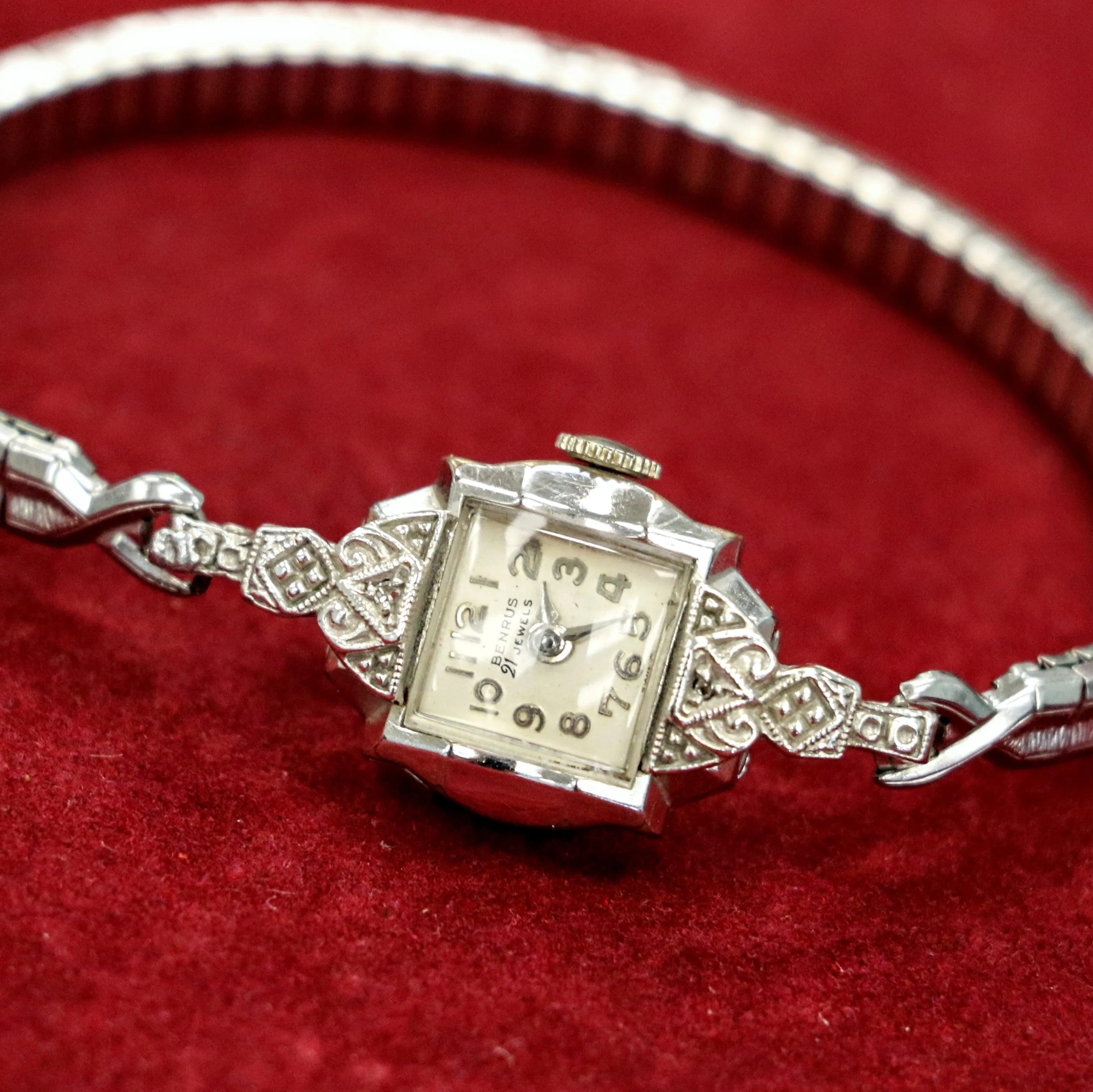 Vintage BENRUS Ladies Watch 21 Jewels Modele BMA40 Swiss Made Wristwatch Fancy Case