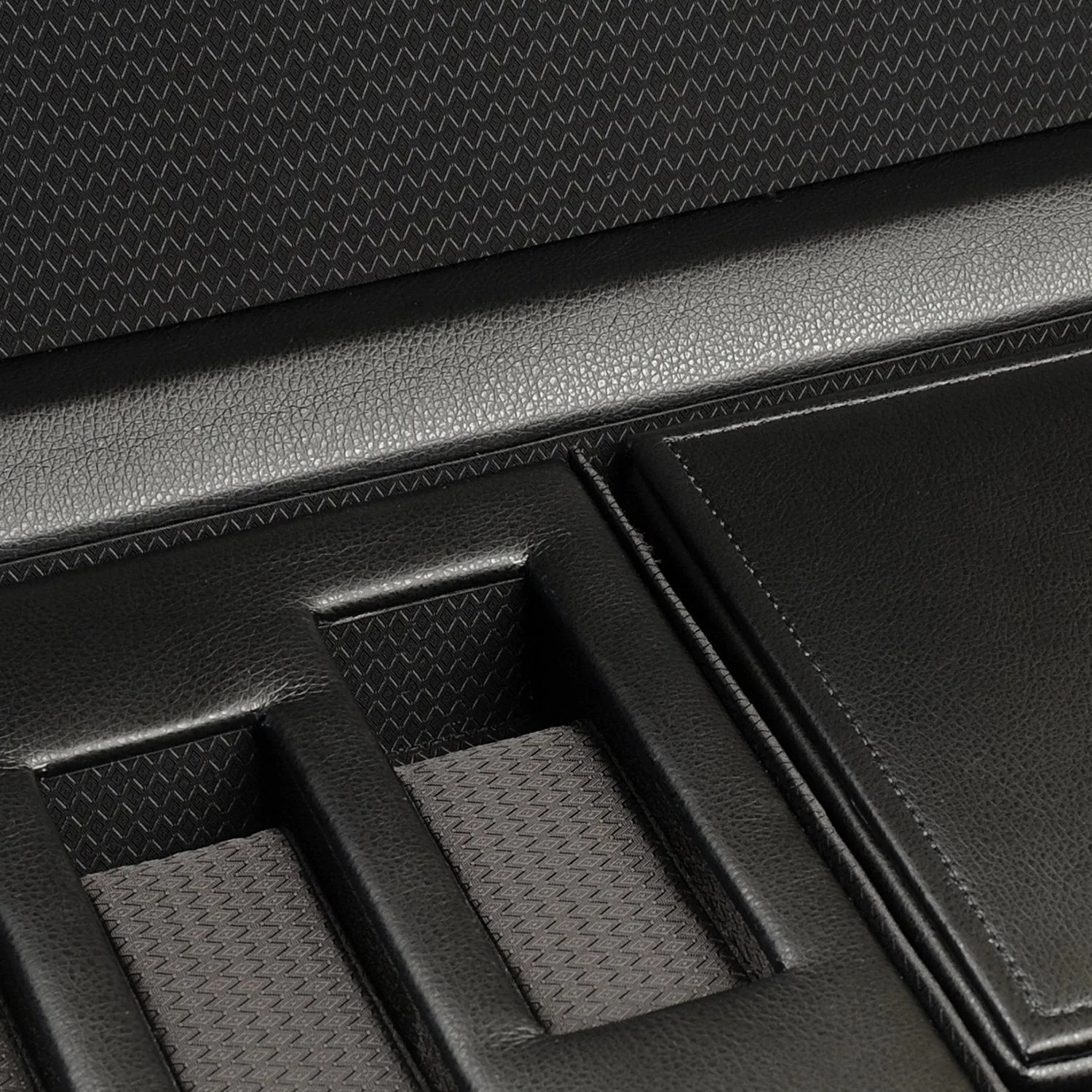 Wolf Roadster Triple Winder with Storage Black